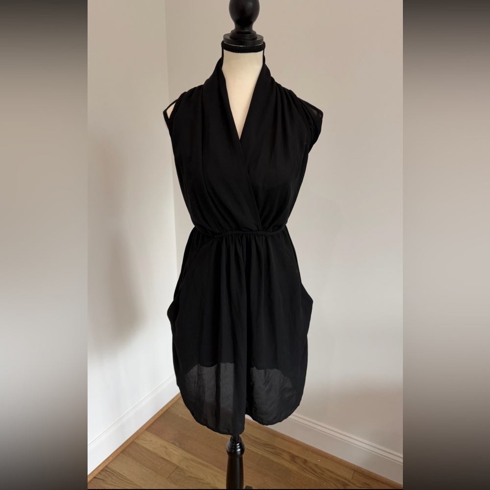 🖤 Aqua Black Sleeveless V-Neck Dress – Size Small 🖤
